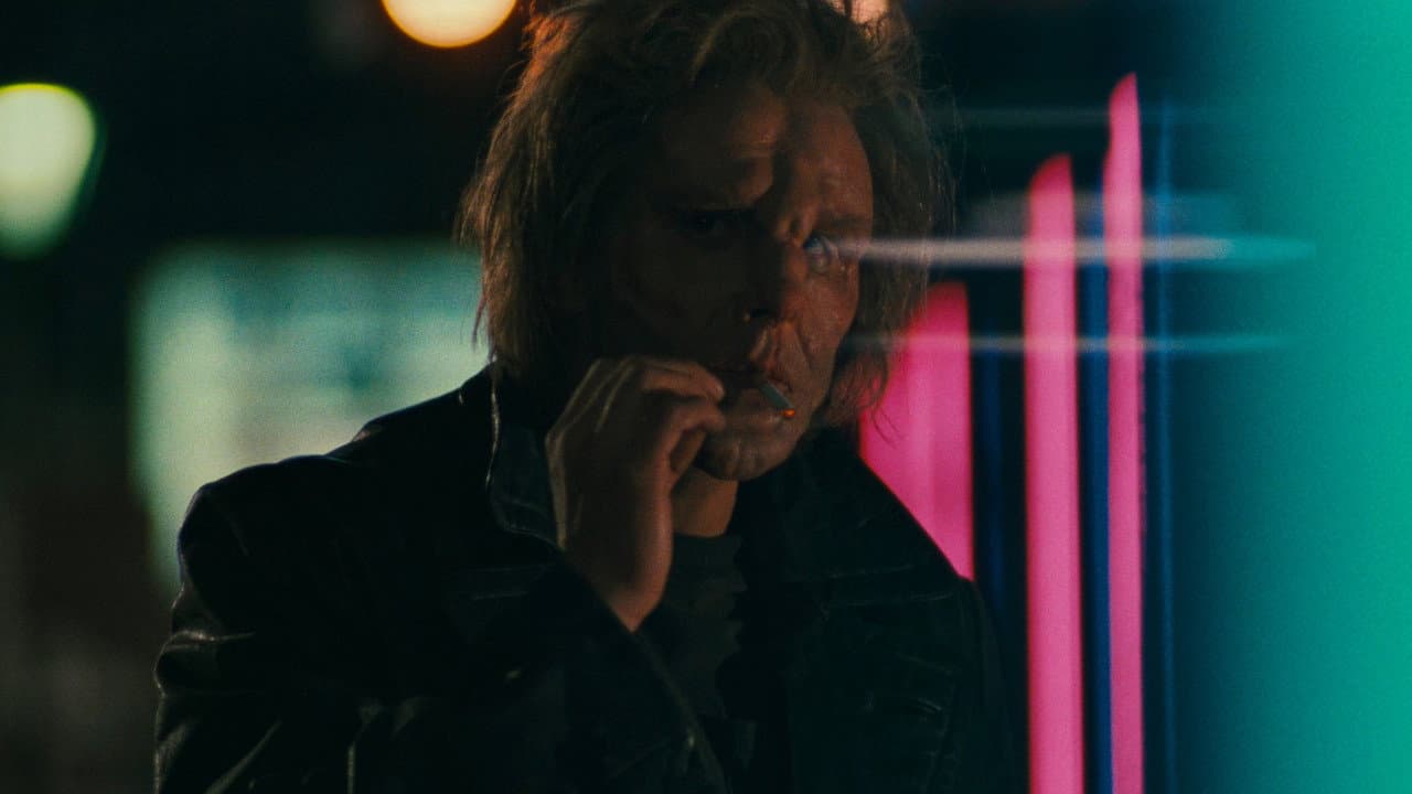 Johnny Handsome still 3