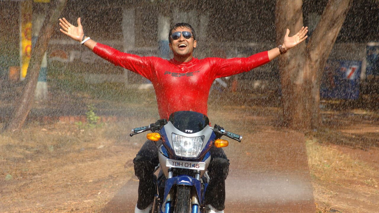 Sillunu Oru Kaadhal still 4